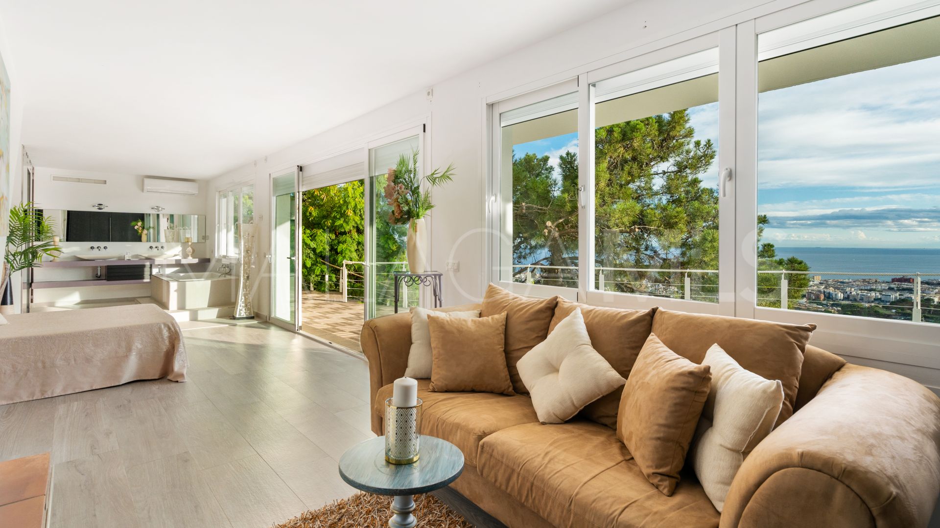 Altos de Estepona, mansion for sale de 7 bedrooms