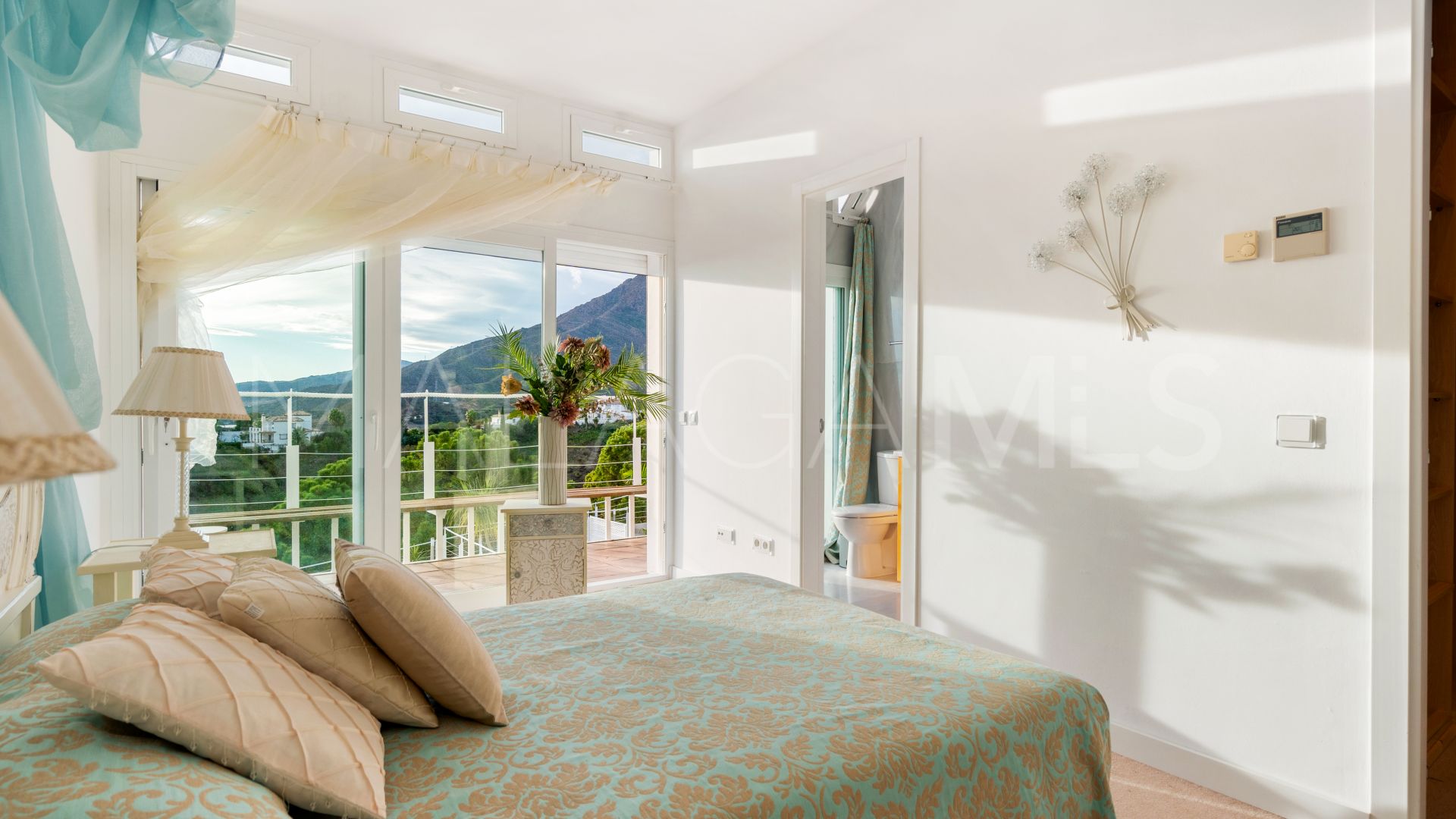 Altos de Estepona, mansion for sale de 7 bedrooms