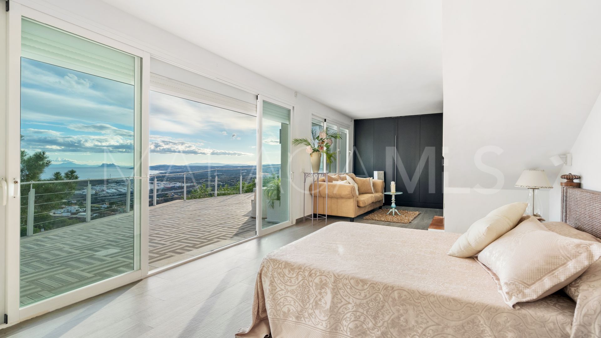 Altos de Estepona, mansion for sale de 7 bedrooms
