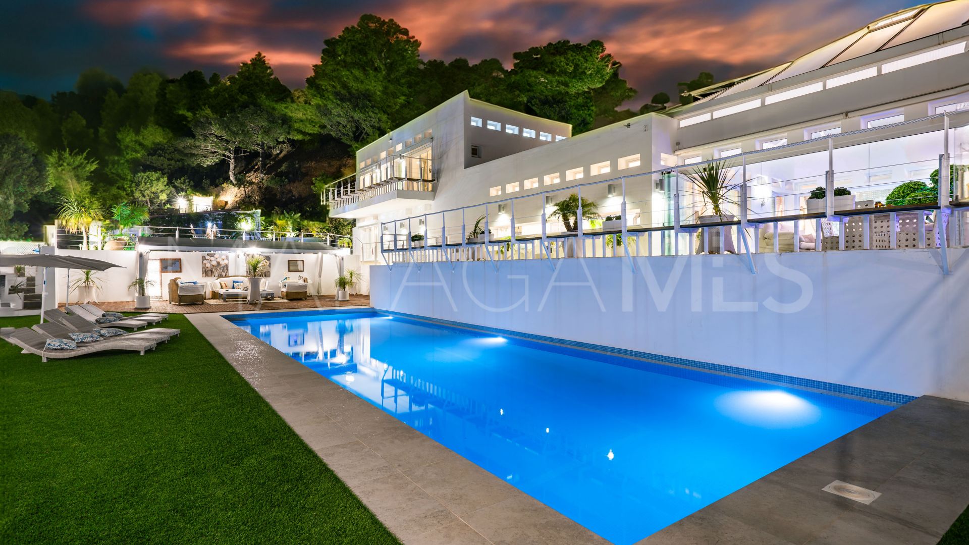 Altos de Estepona, mansion for sale de 7 bedrooms
