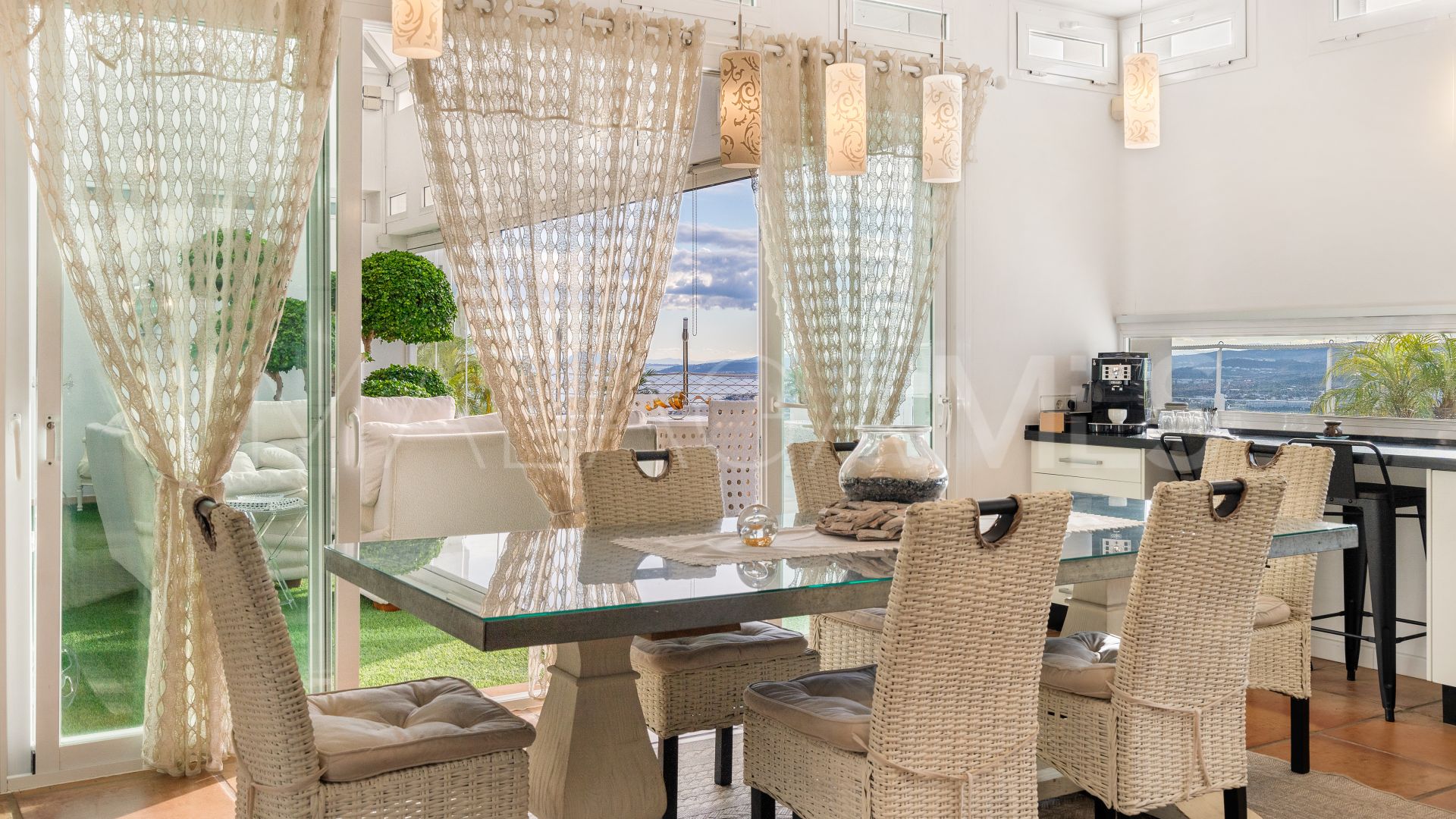 Altos de Estepona, mansion for sale de 7 bedrooms