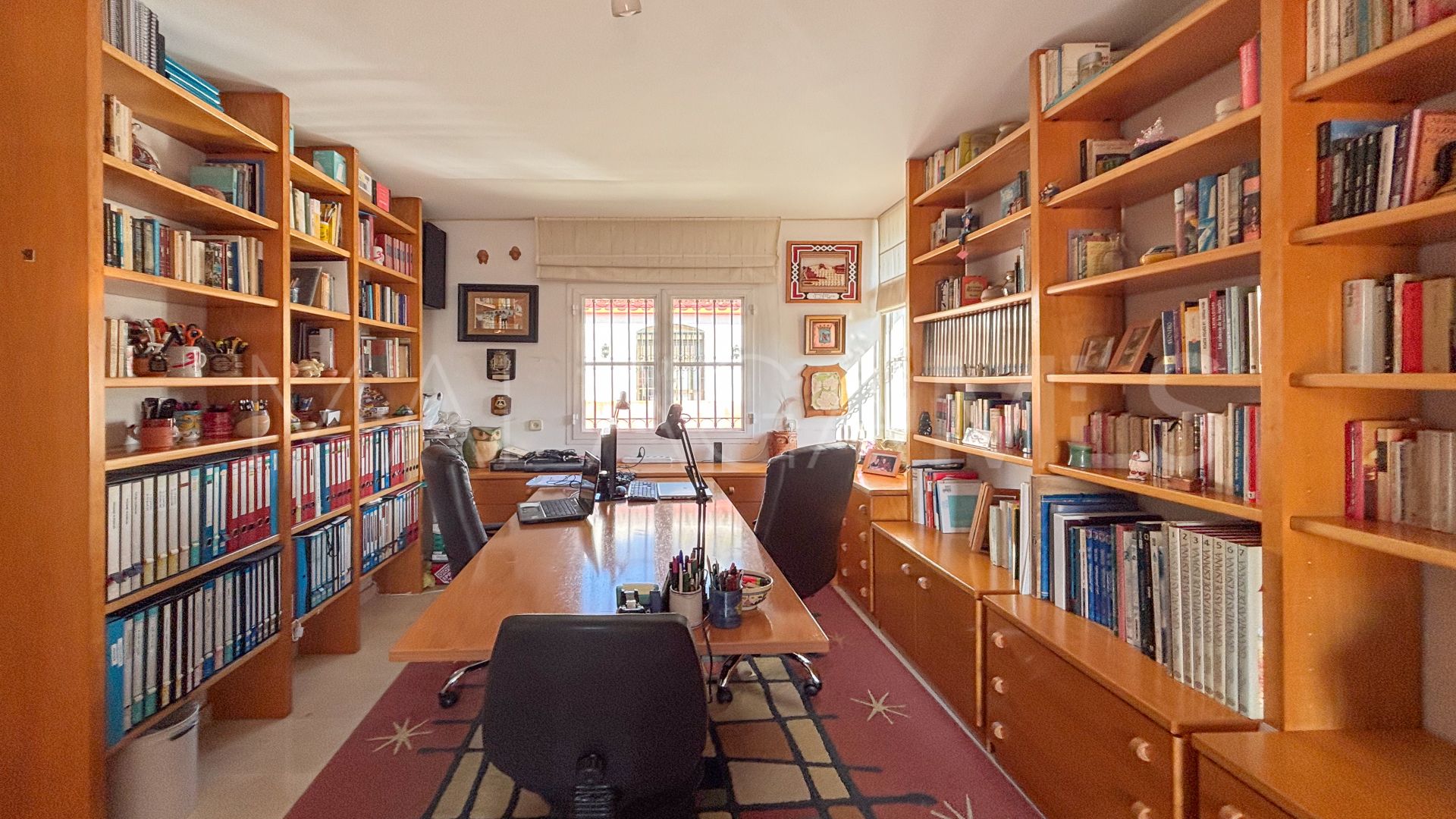 House for sale in Valdeolletas