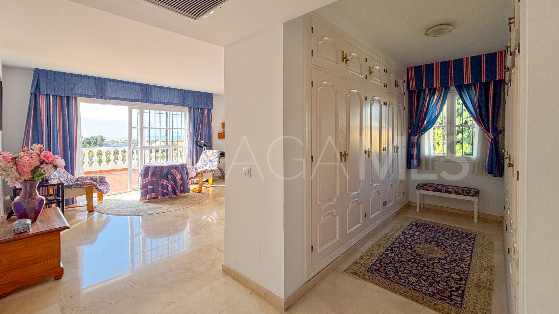 House for sale in Valdeolletas
