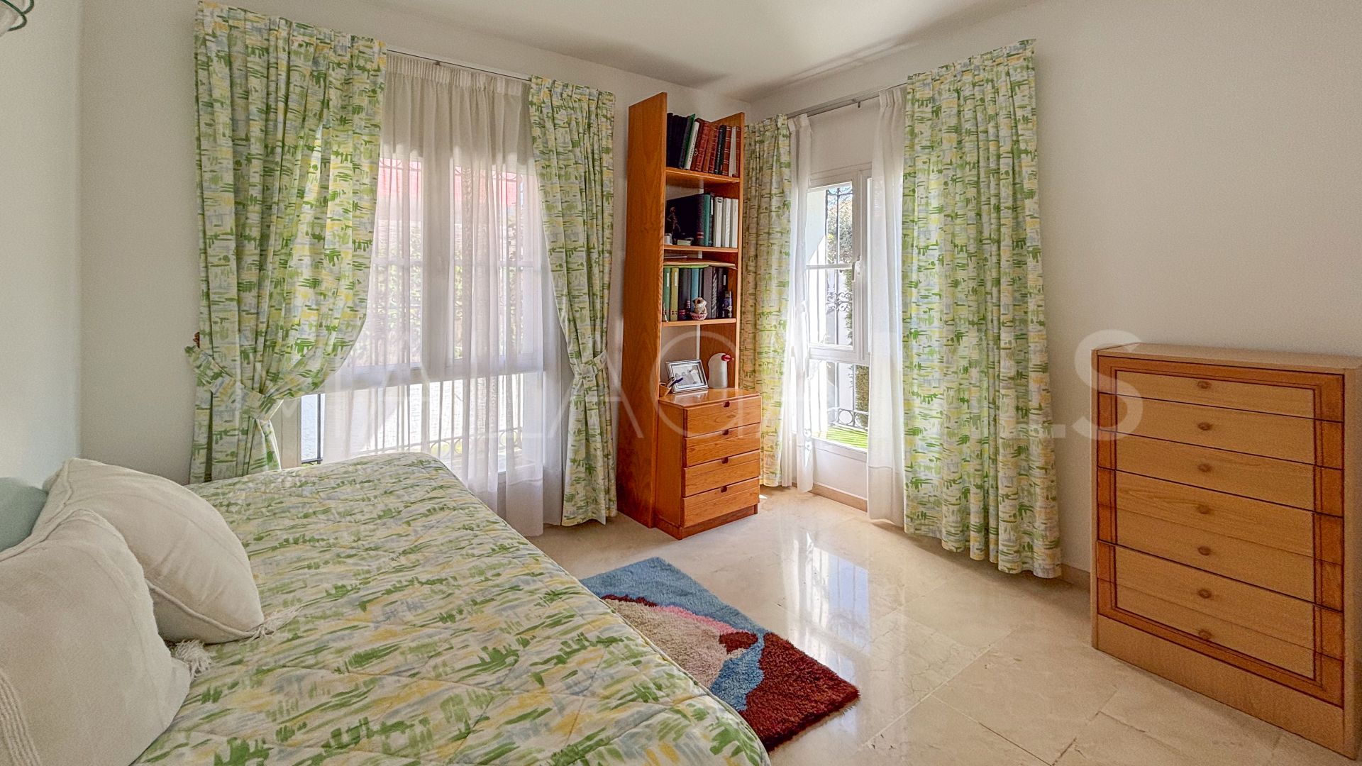 House for sale in Valdeolletas