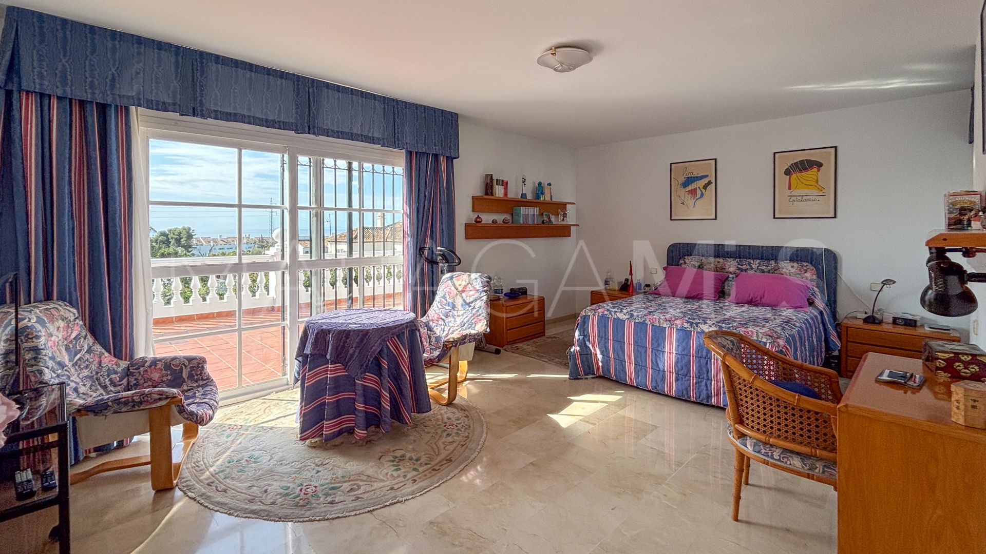 House for sale in Valdeolletas