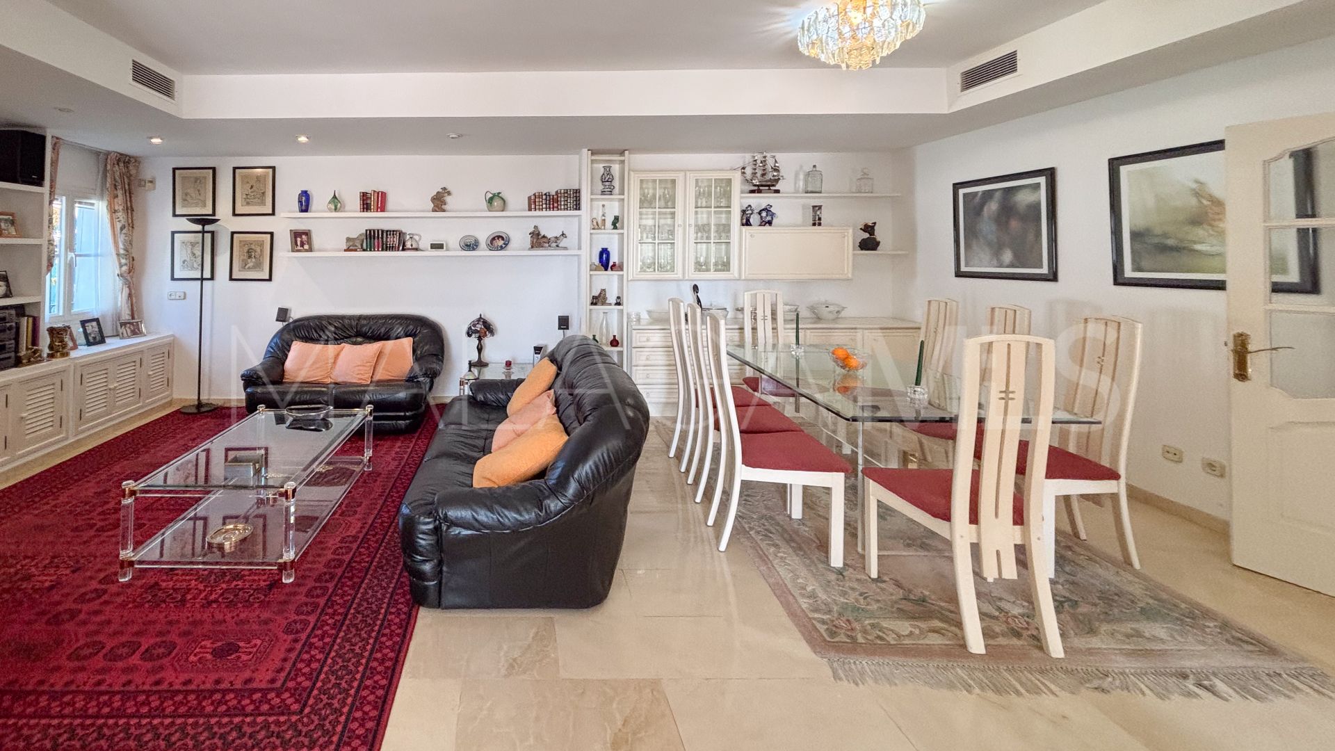 House for sale in Valdeolletas