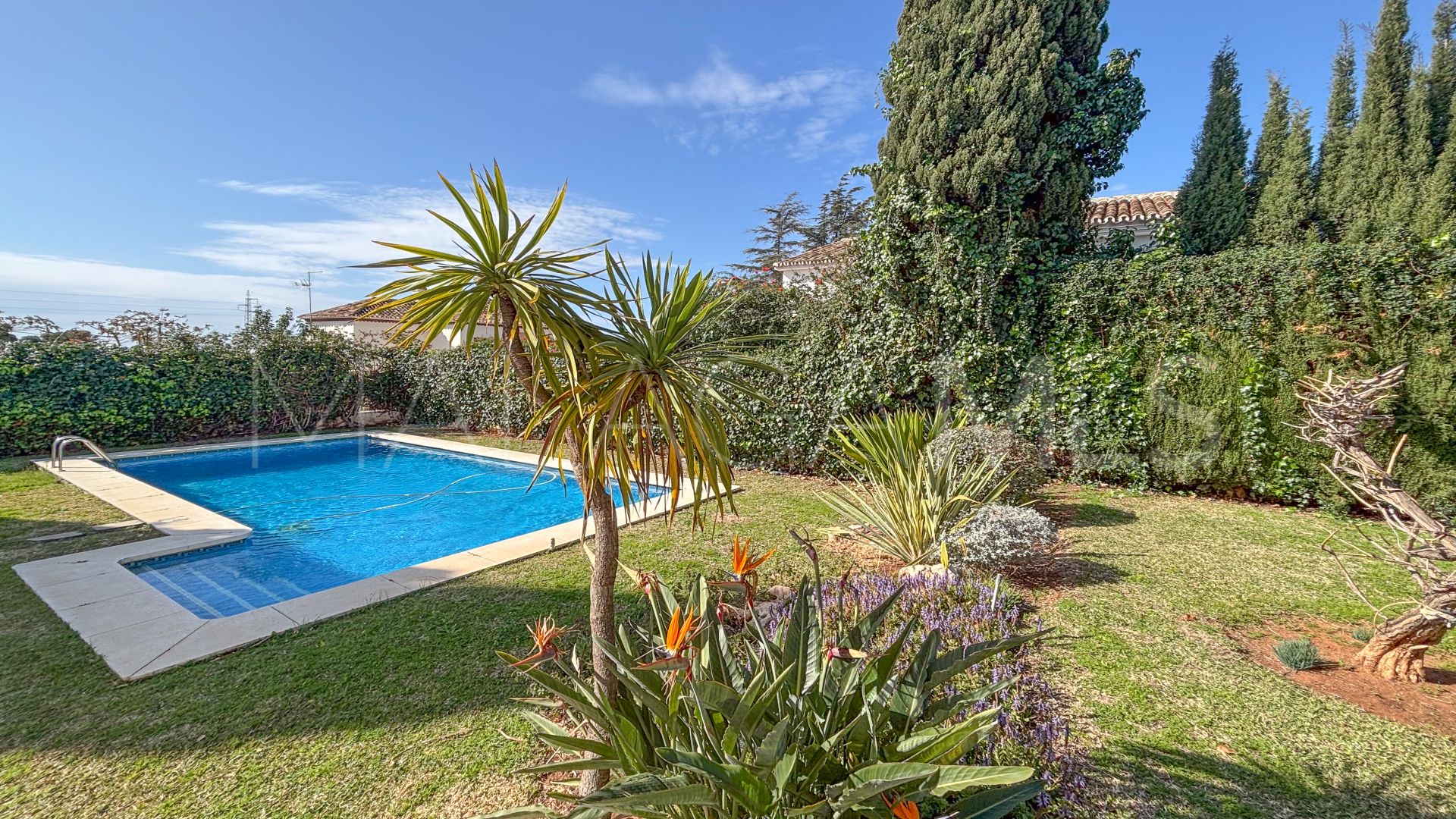House for sale in Valdeolletas