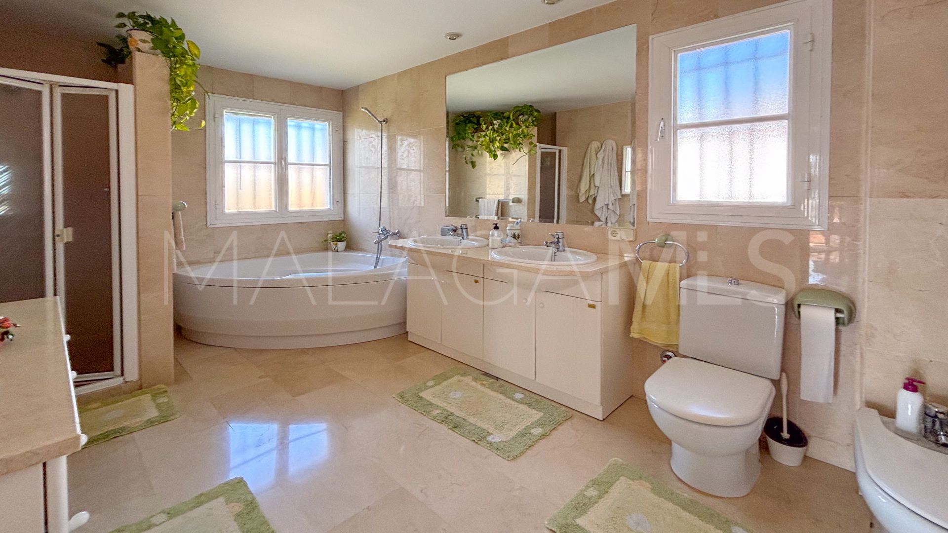 House for sale in Valdeolletas