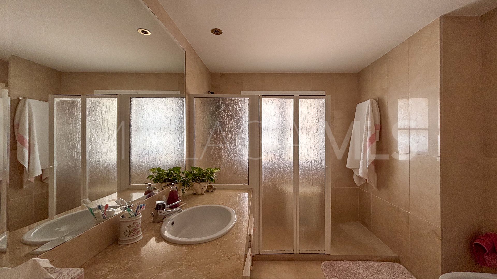 House for sale in Valdeolletas