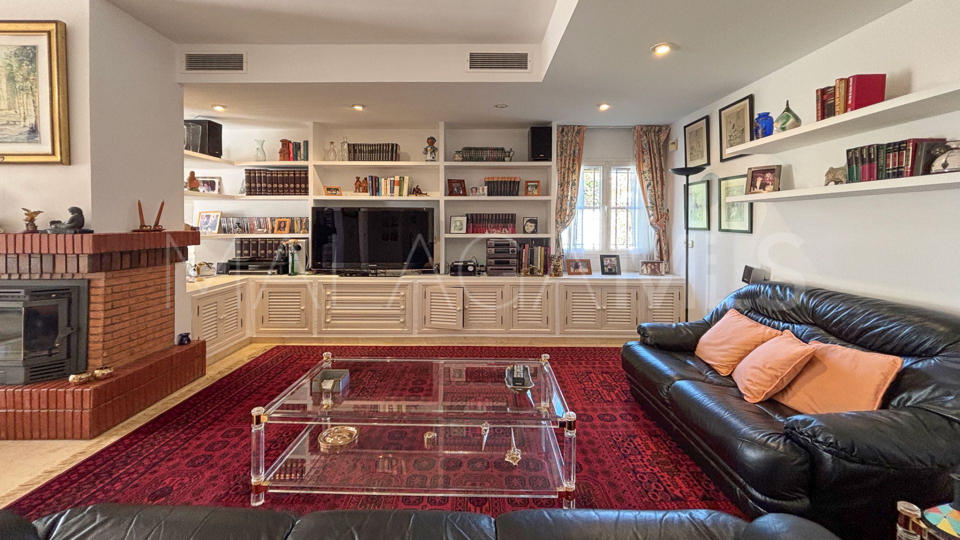House for sale in Valdeolletas