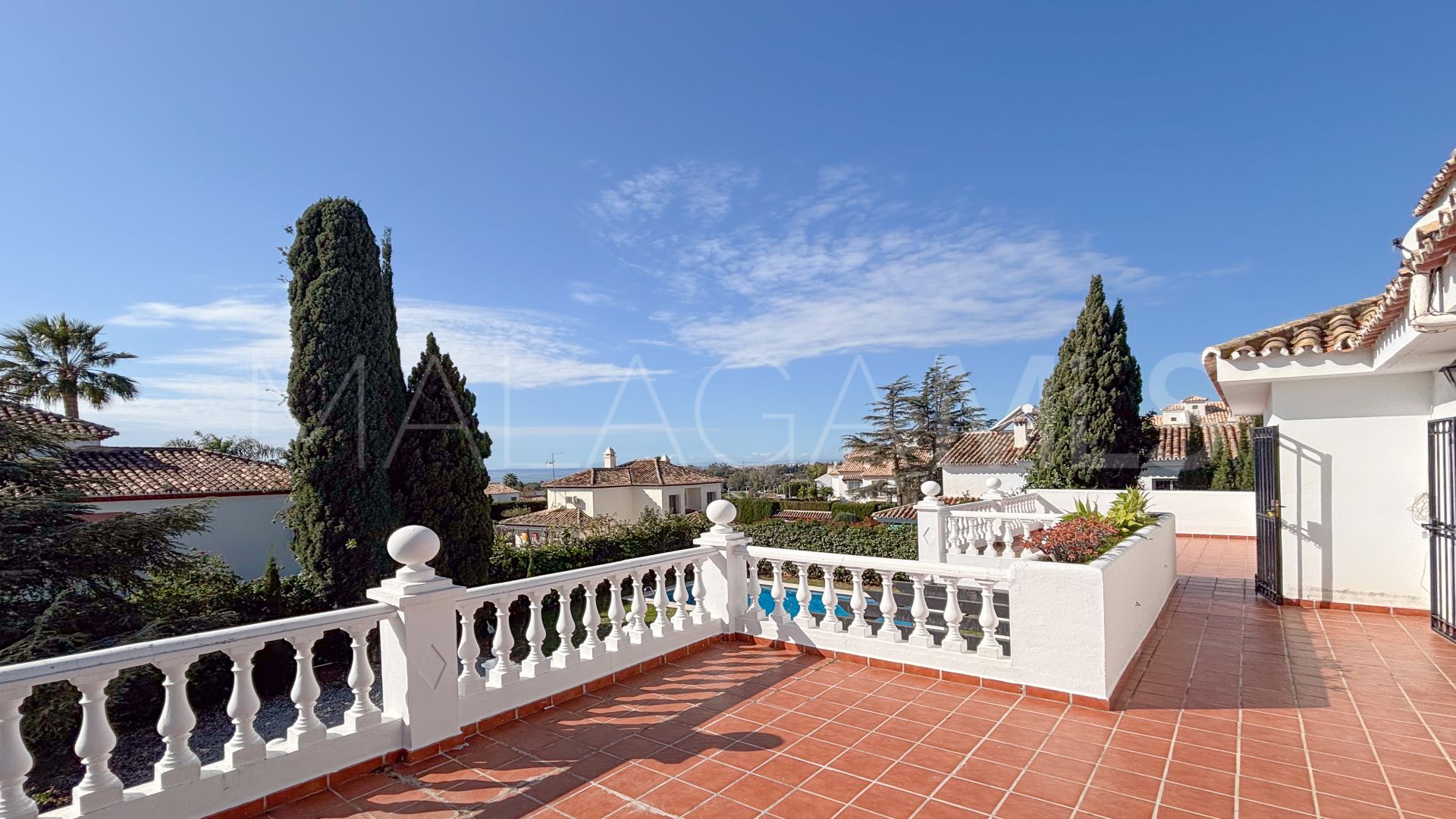 House for sale in Valdeolletas