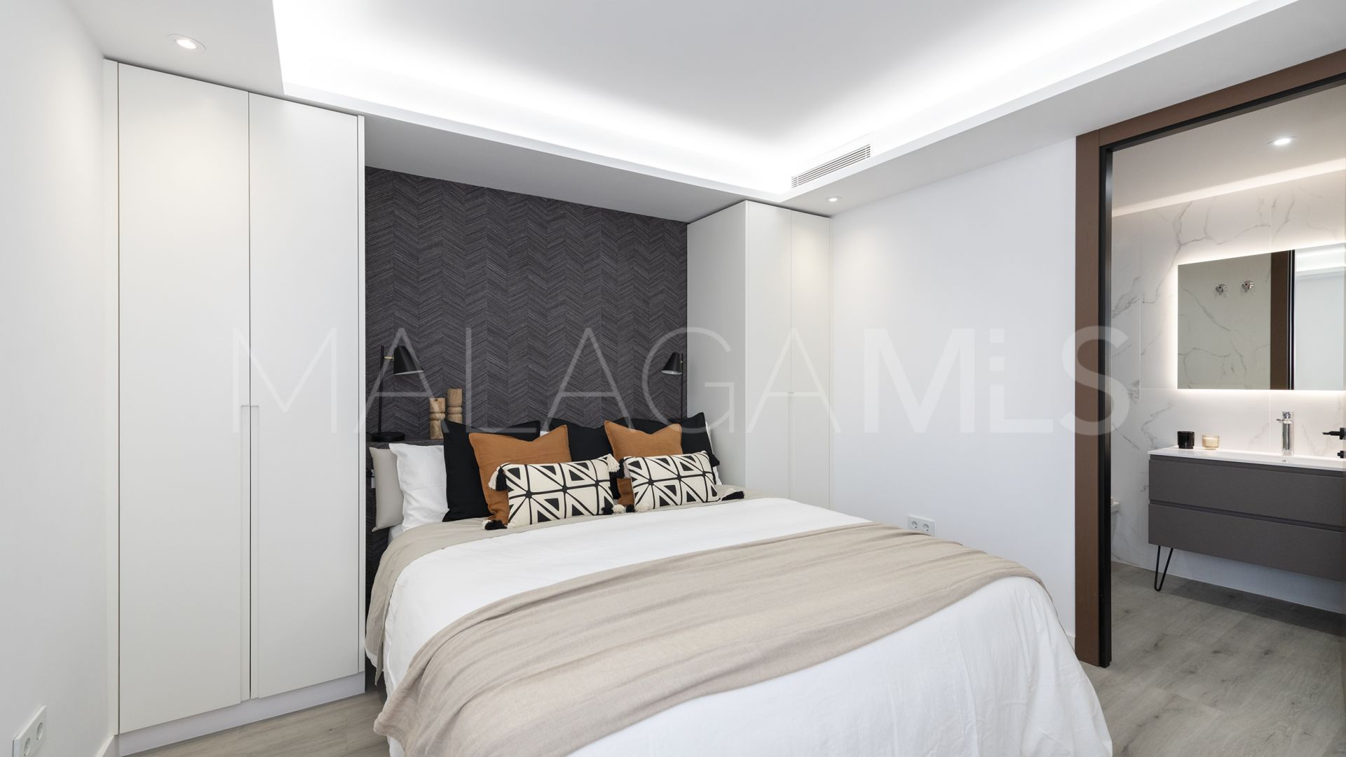 Wohnung for sale in Marbella - Puerto Banus