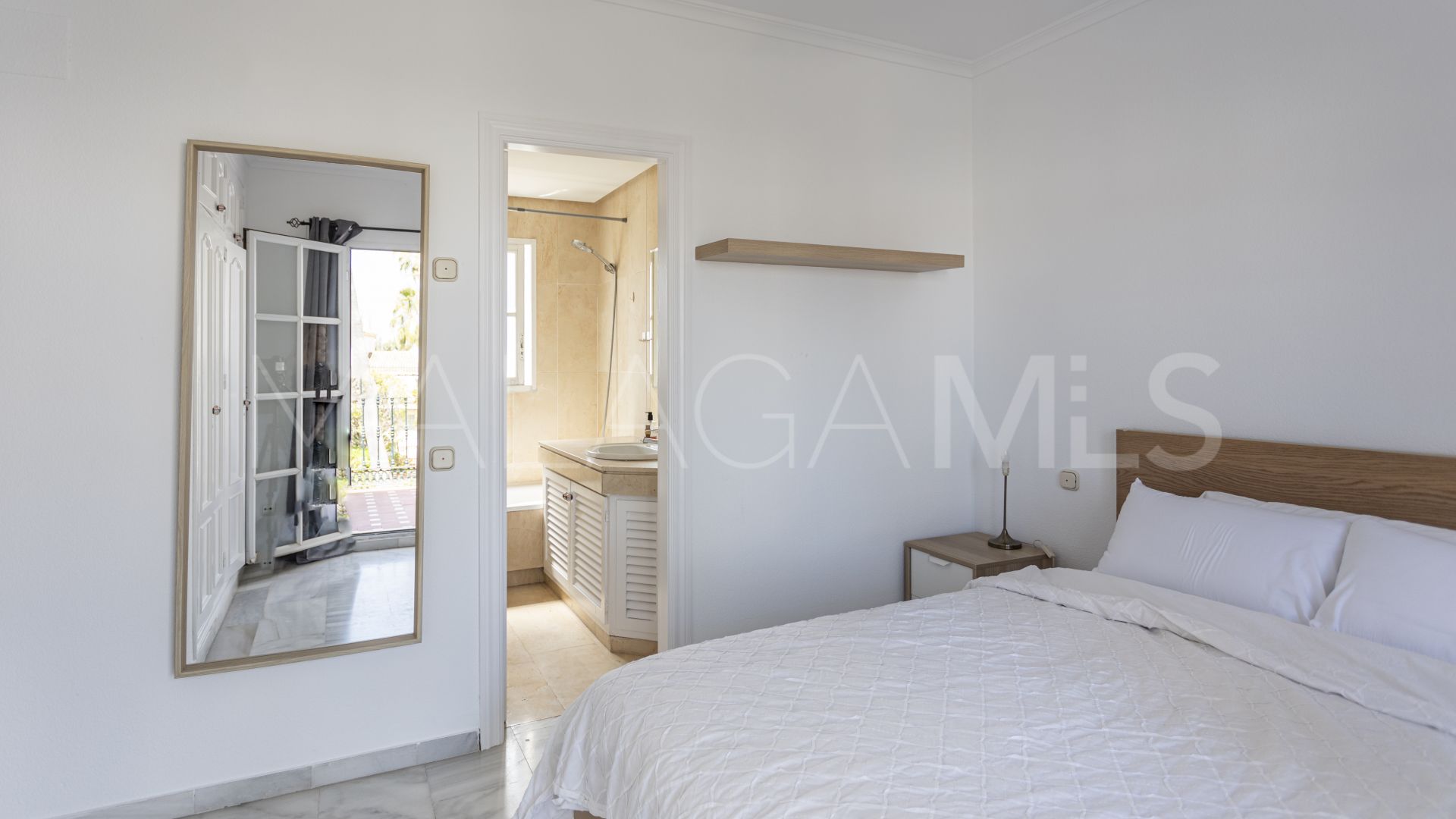 4 bedrooms Estepona East town house for sale