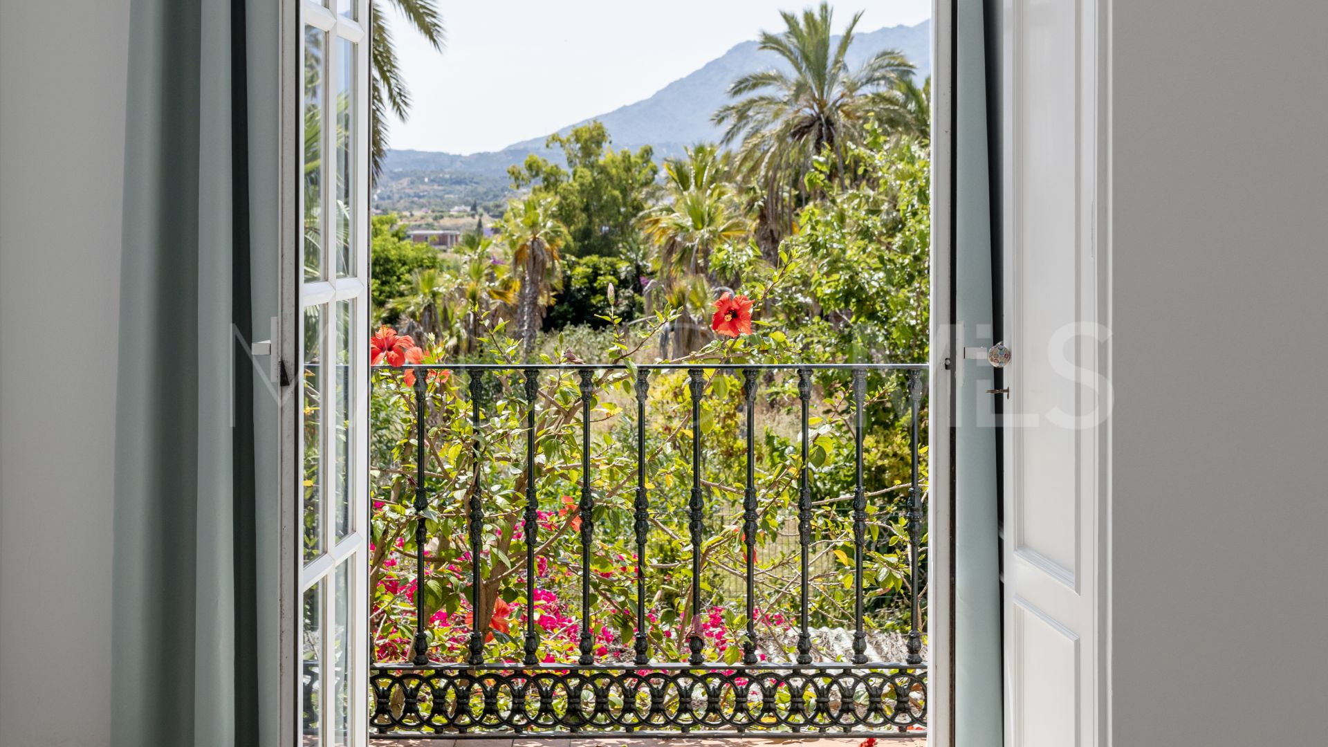 4 bedrooms Estepona East town house for sale