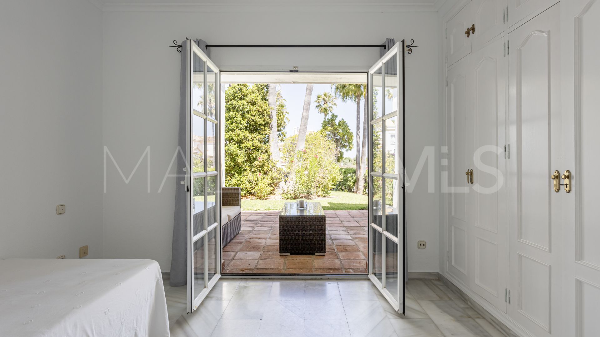 4 bedrooms Estepona East town house for sale