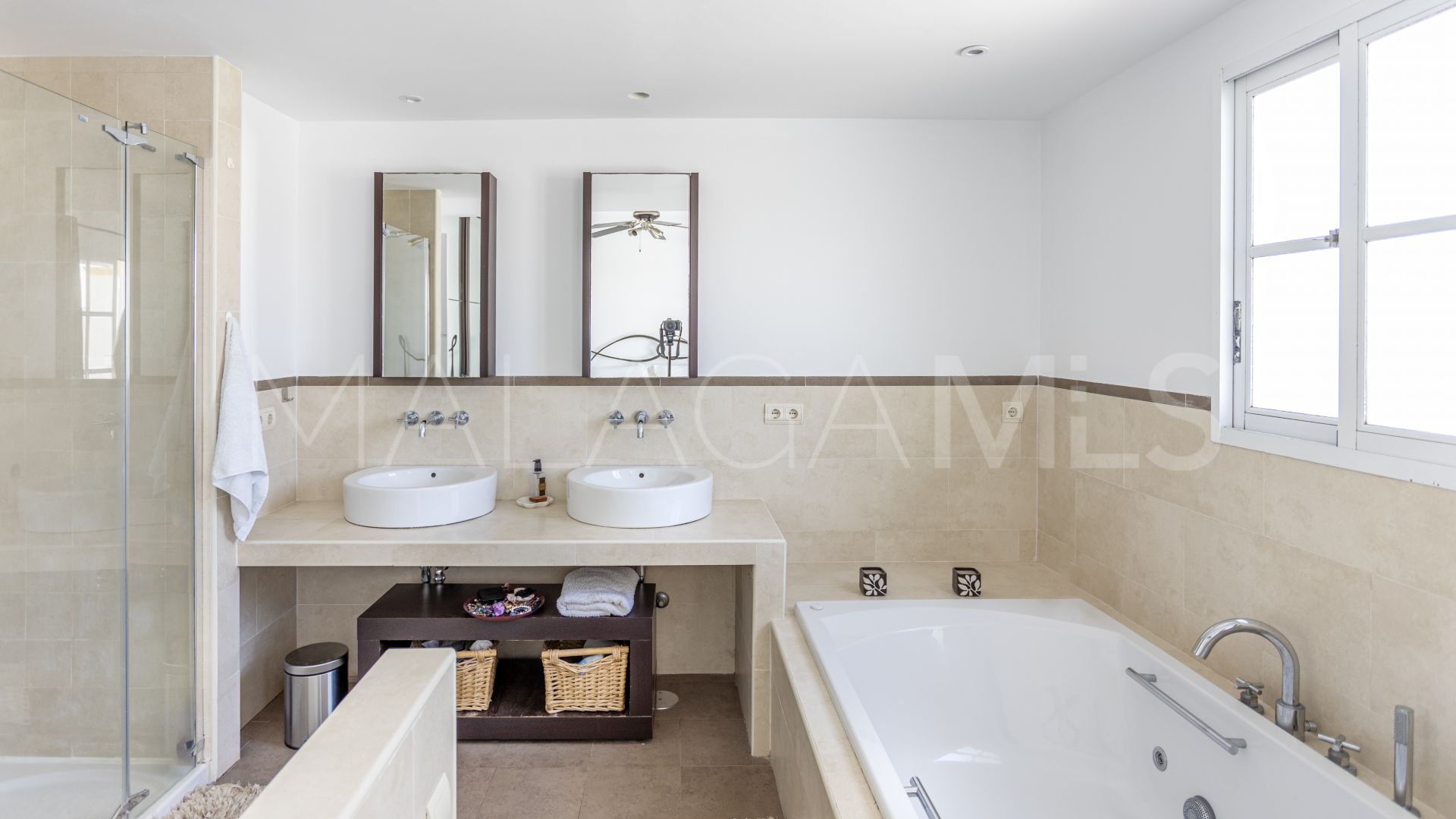 4 bedrooms Estepona East town house for sale