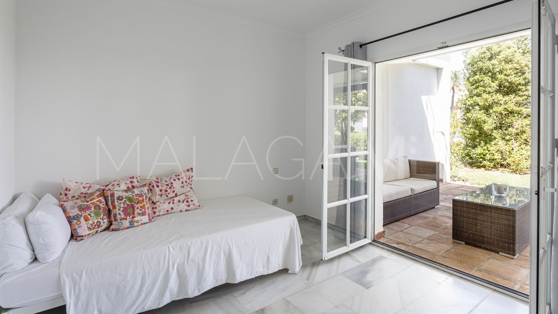 4 bedrooms Estepona East town house for sale