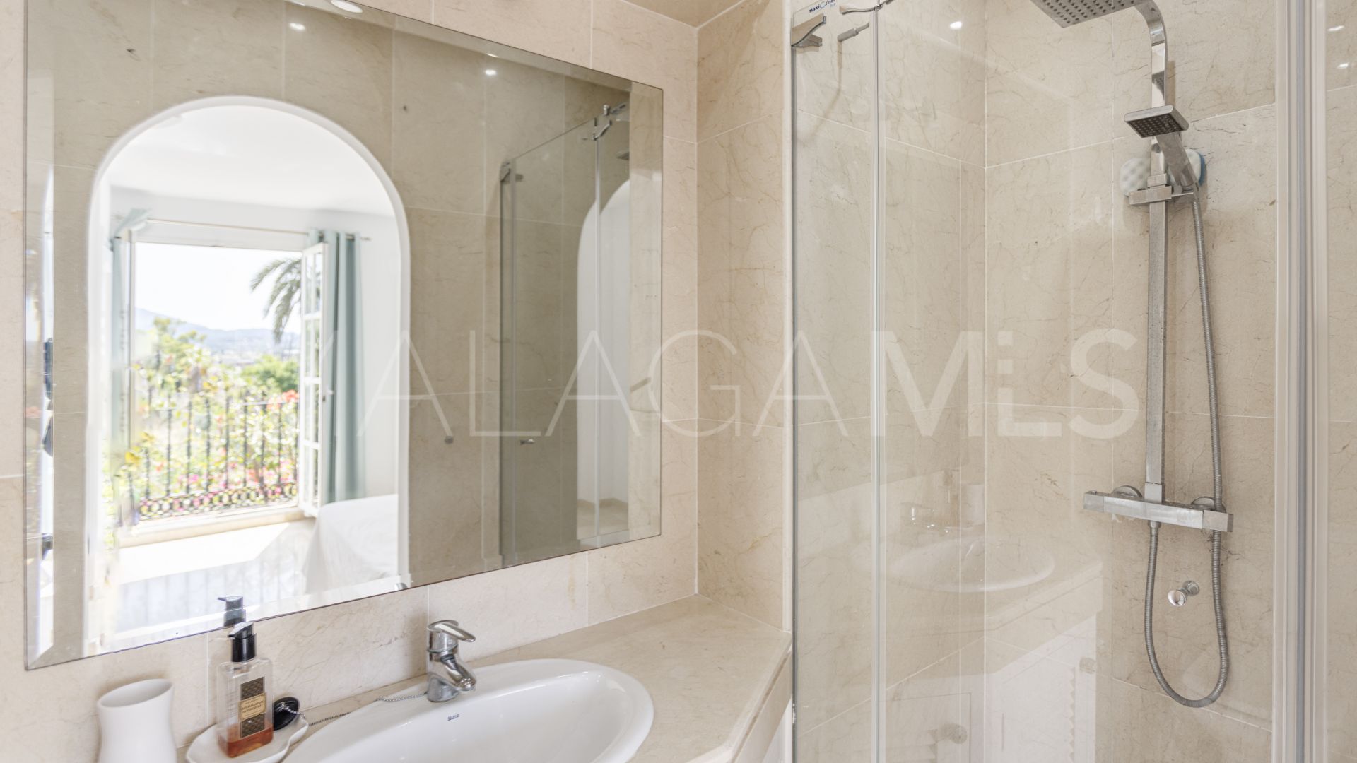 4 bedrooms Estepona East town house for sale