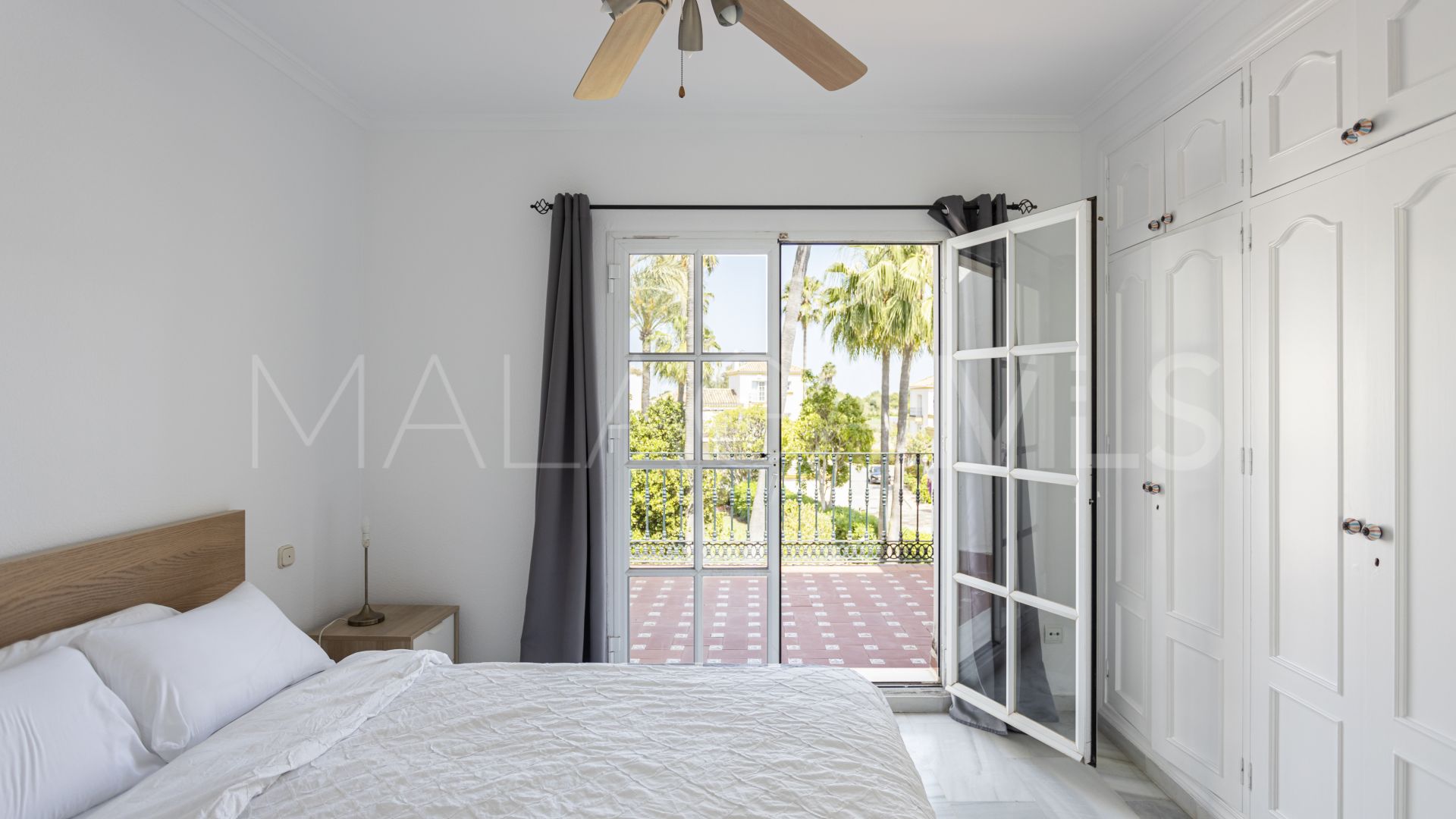 4 bedrooms Estepona East town house for sale