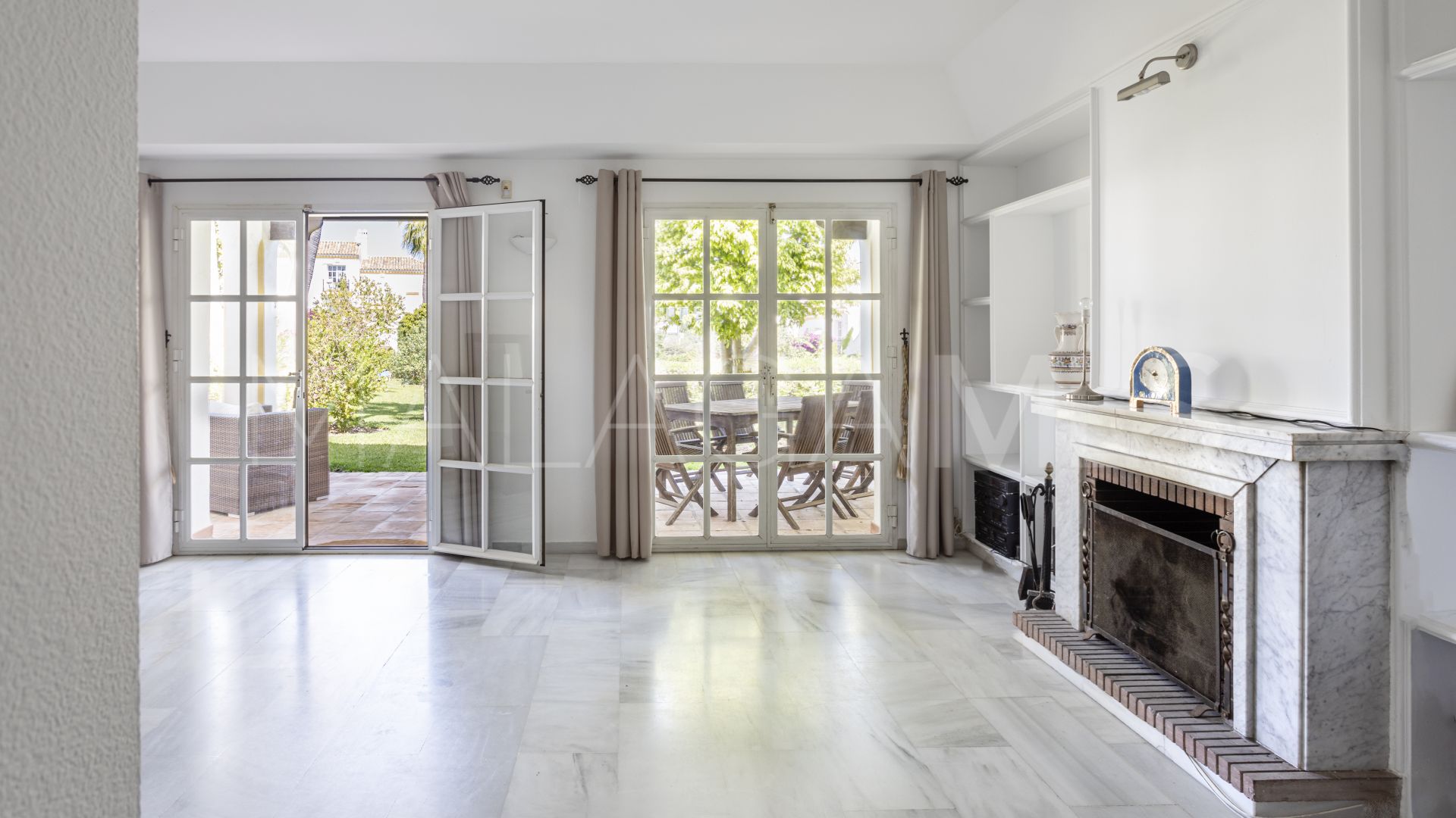 4 bedrooms Estepona East town house for sale