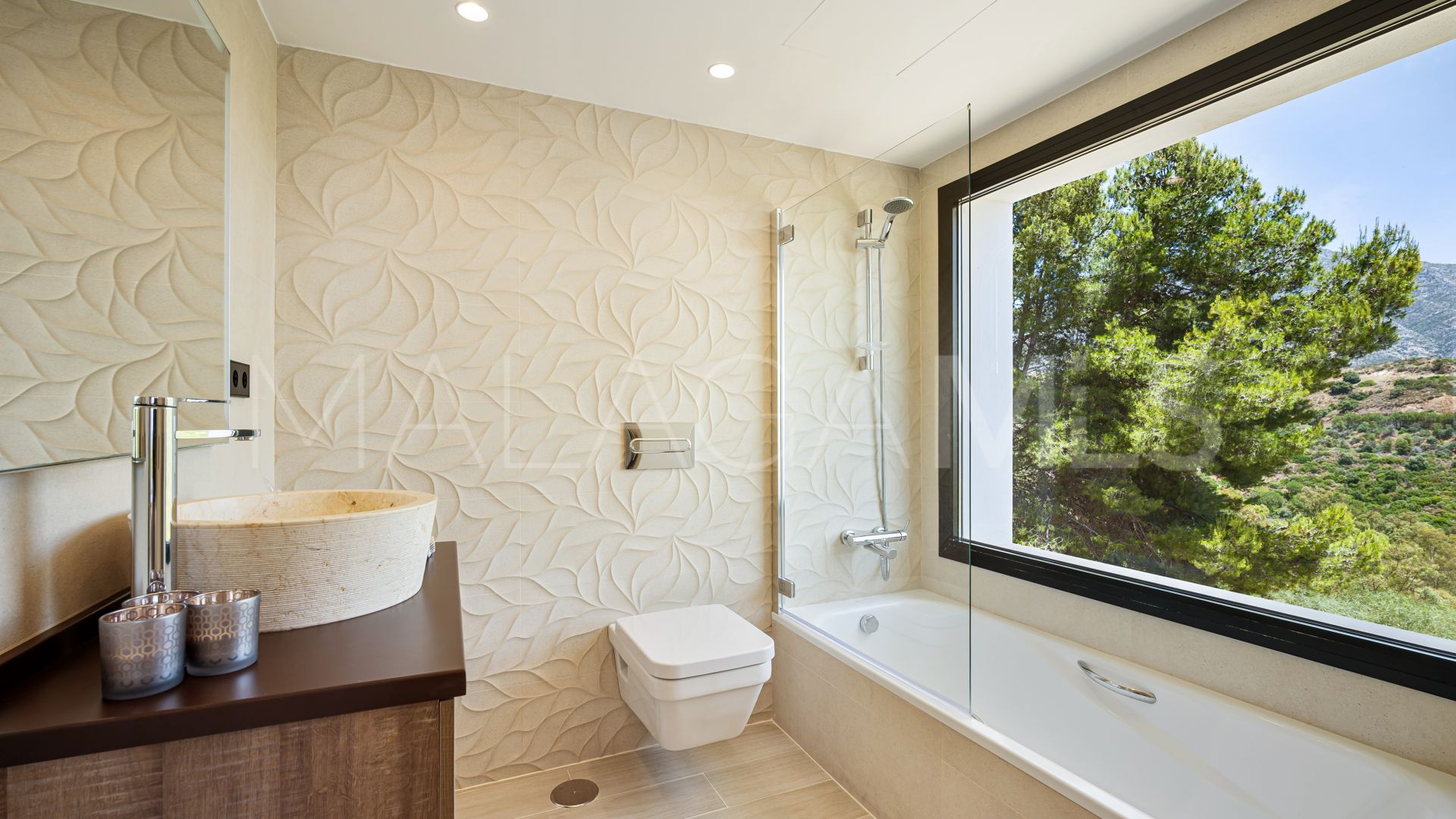 Chalet for sale in Nueva Andalucia