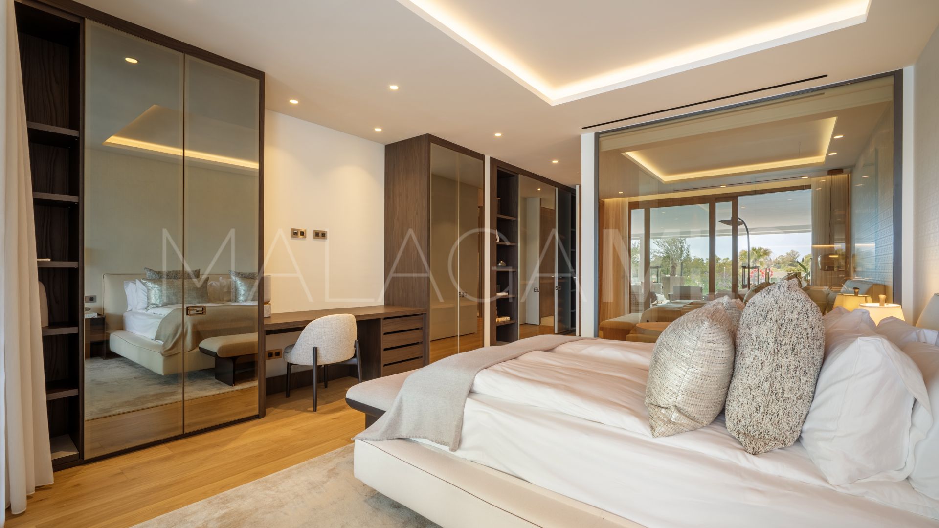 Duplex for sale in Marbella Golden Mile