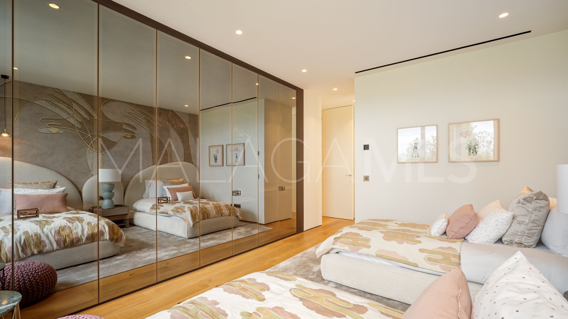 Duplex for sale in Marbella Golden Mile