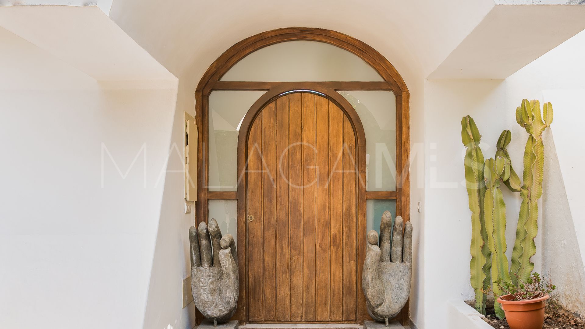 Villa for sale in Las Brisas