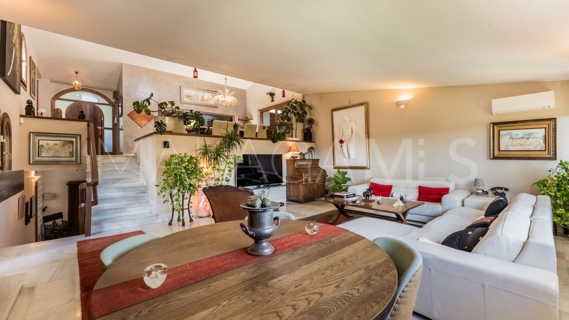 Villa for sale in Las Brisas