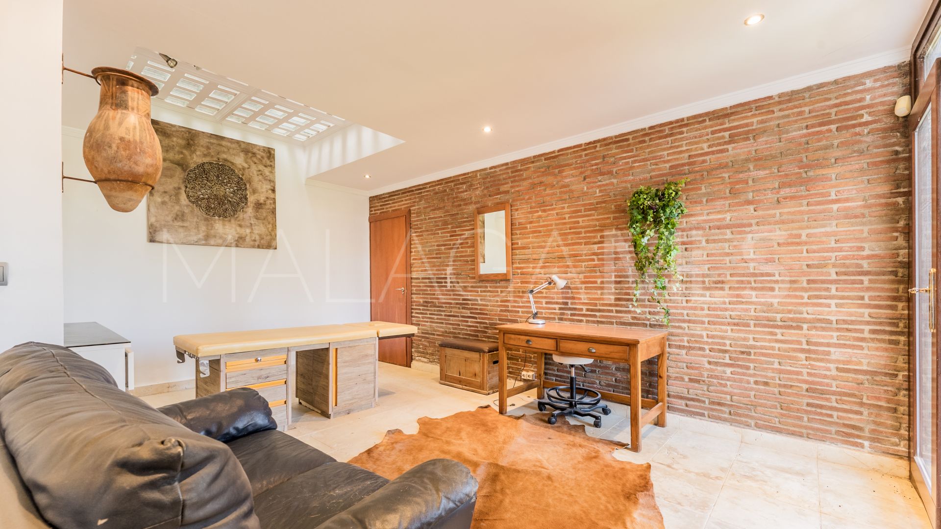 Villa for sale in Las Brisas