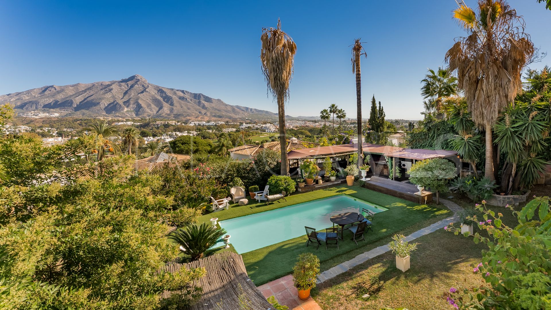 Villa for sale in Las Brisas