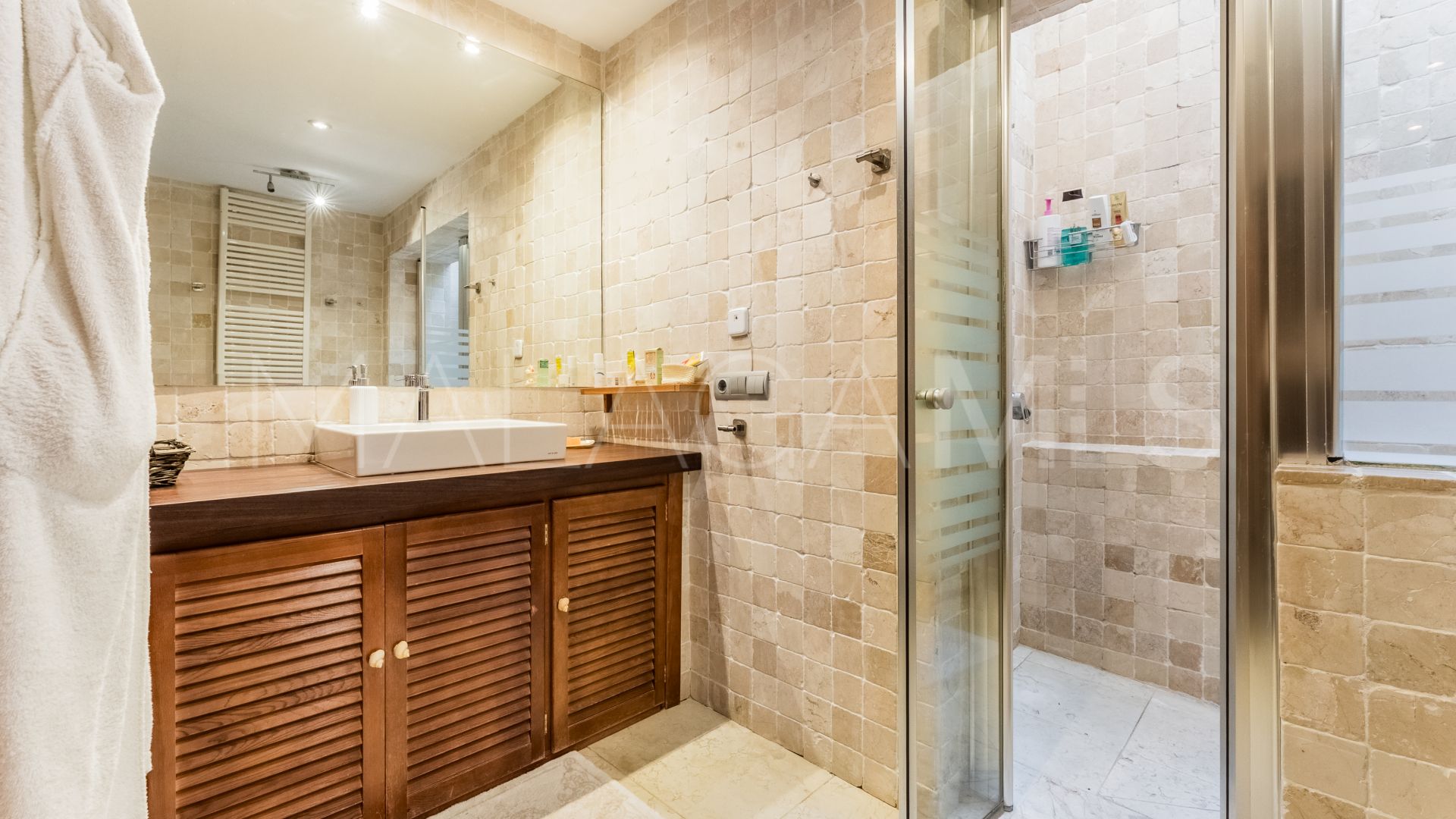 Villa for sale in Las Brisas