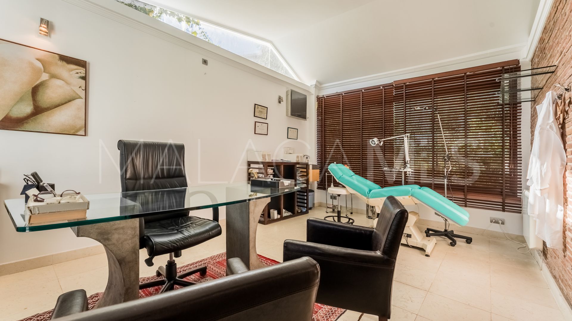 Villa for sale in Las Brisas