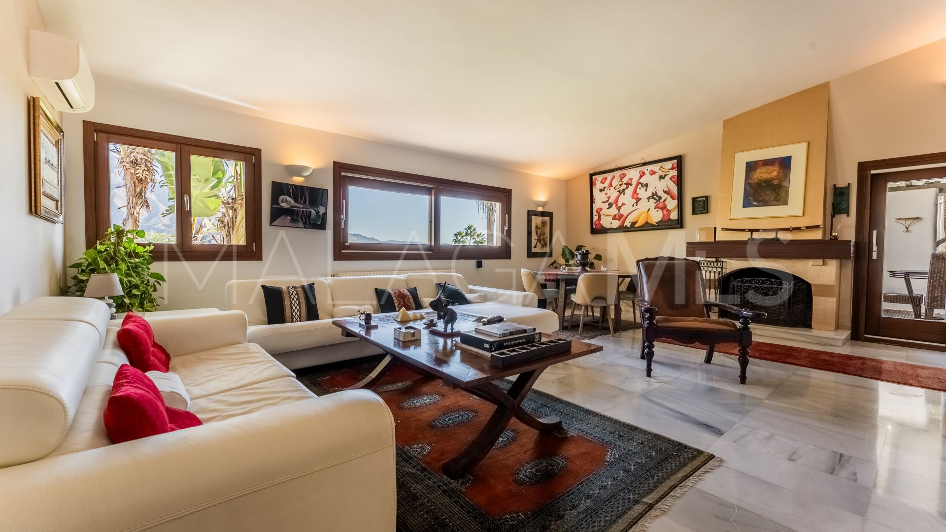 Villa for sale in Las Brisas