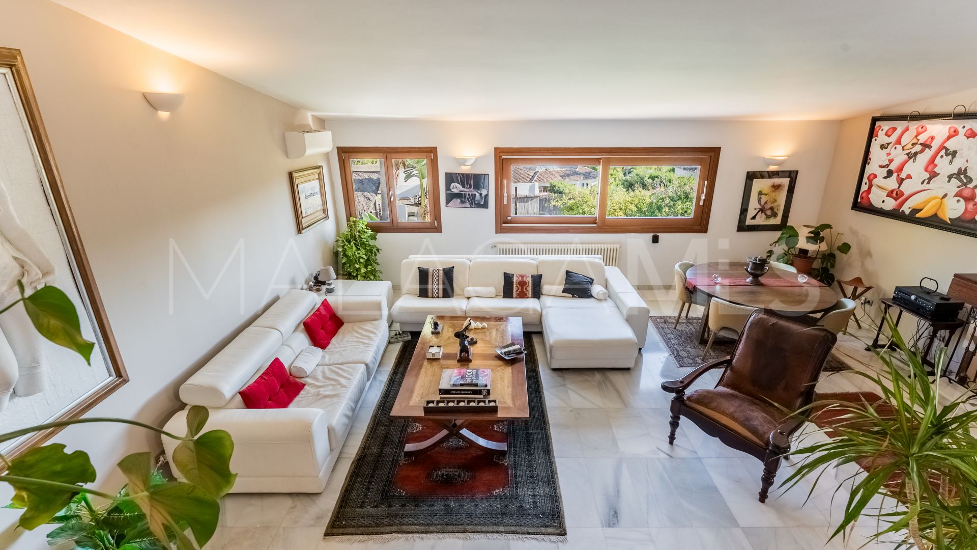 Villa for sale in Las Brisas