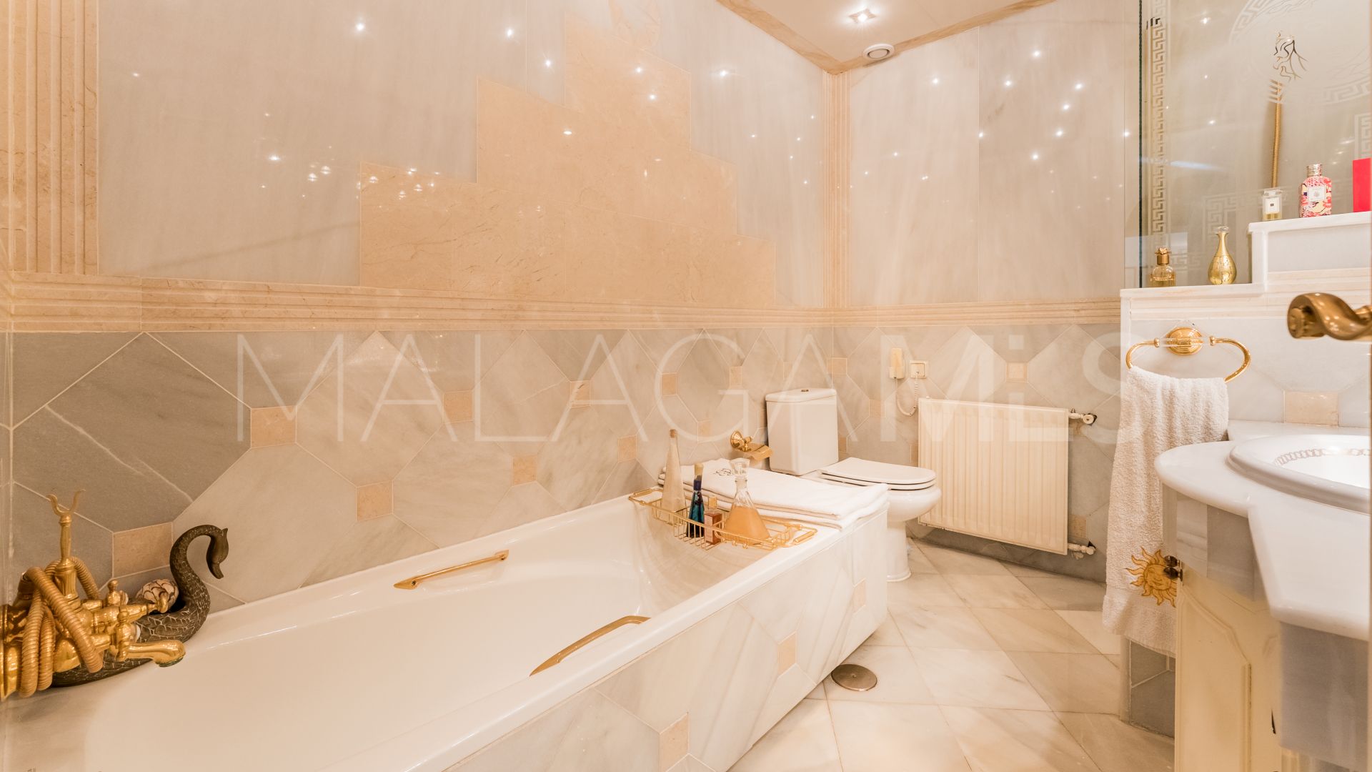 Villa for sale in Guadalmina Alta