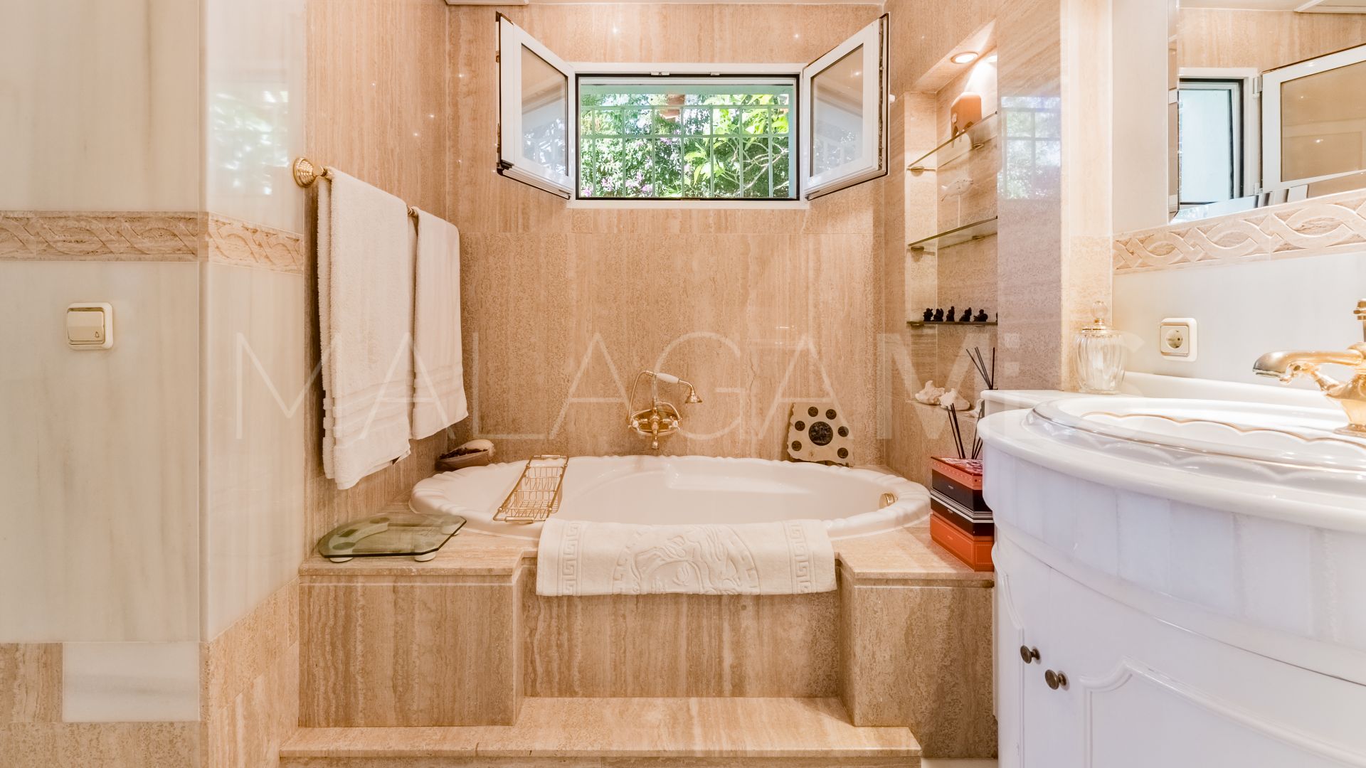 Villa for sale in Guadalmina Alta