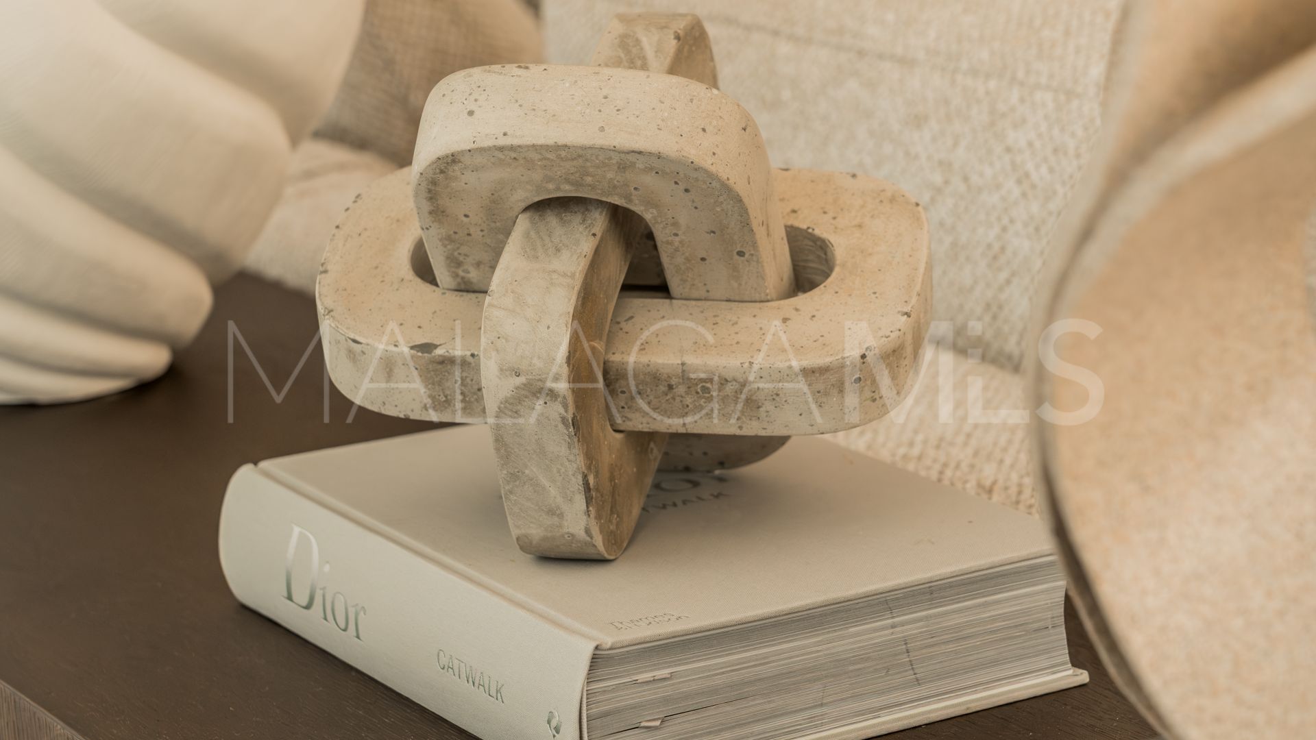 Buy villa in Nagüeles