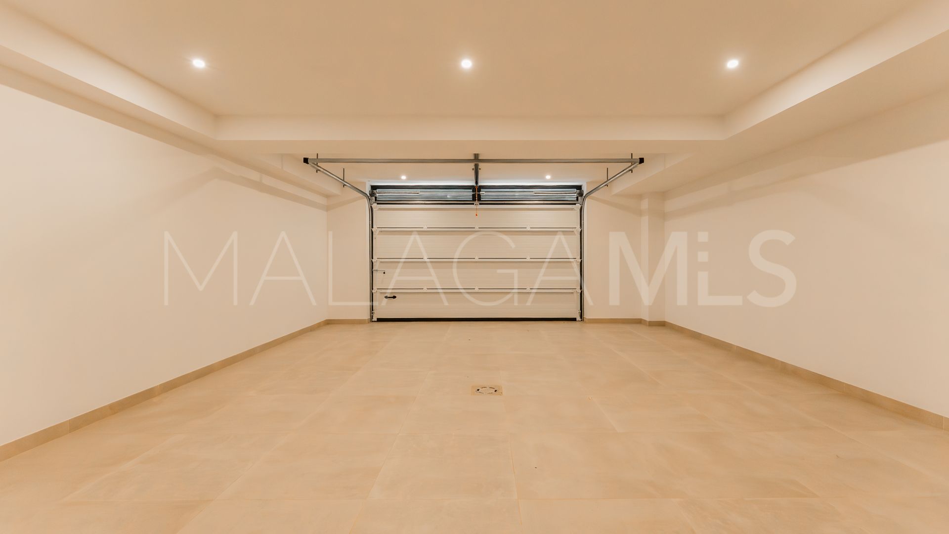 Buy villa in Nagüeles