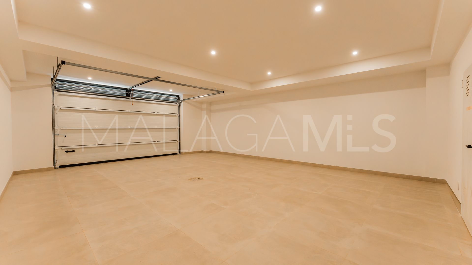 Buy villa in Nagüeles