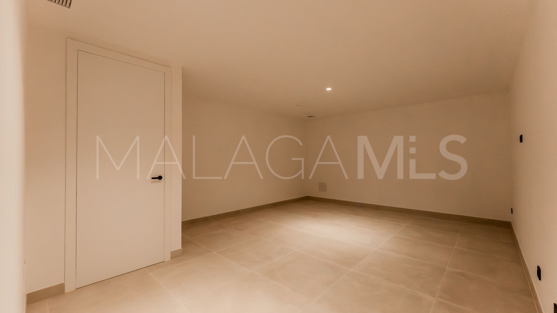 Buy villa in Nagüeles