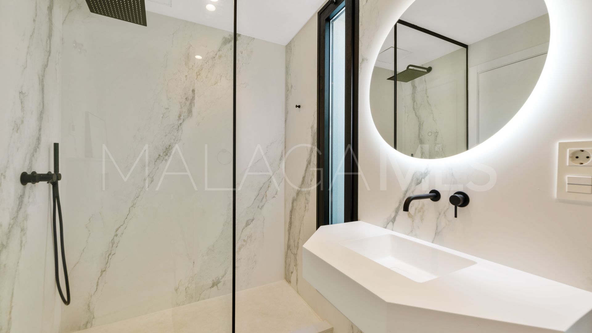 4 bedrooms Nueva Andalucia villa for sale