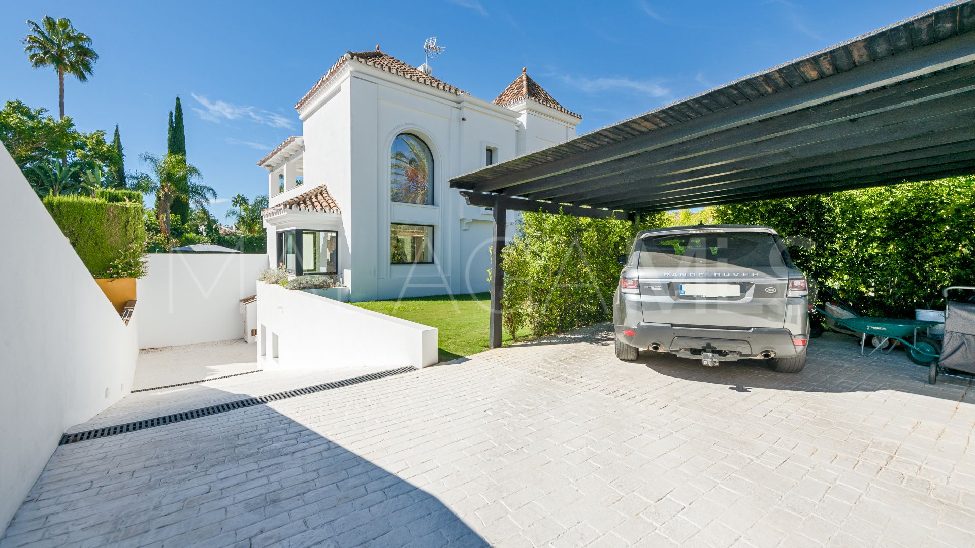 4 bedrooms Nueva Andalucia villa for sale