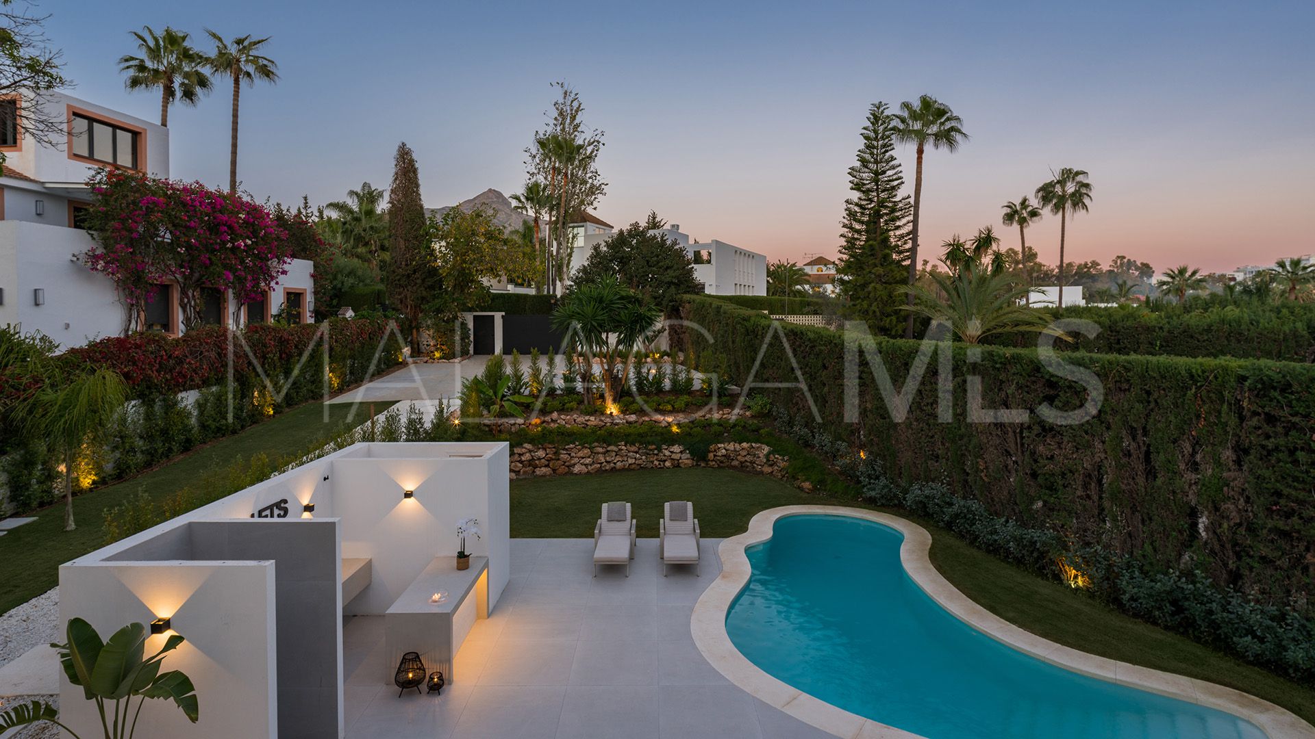 Villa for sale in Nueva Andalucia