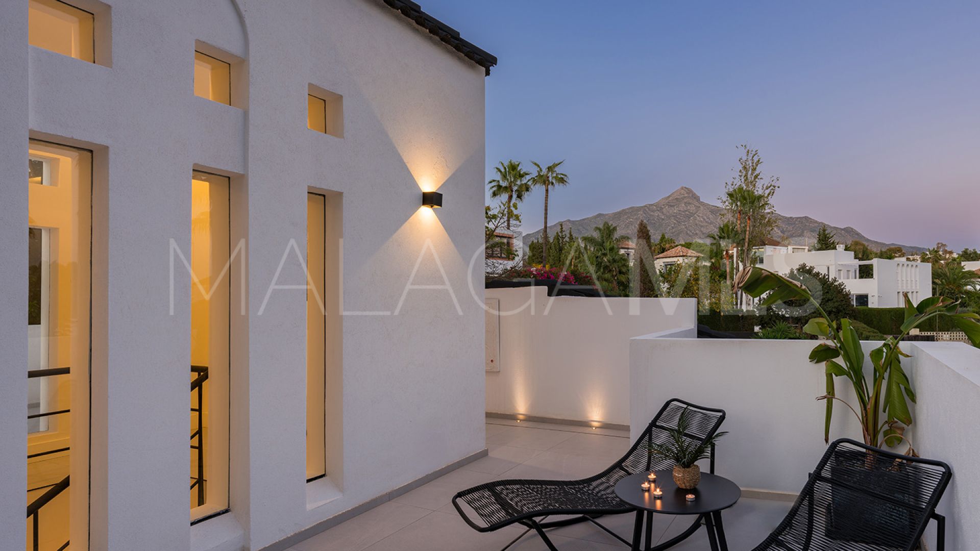 Villa for sale in Nueva Andalucia