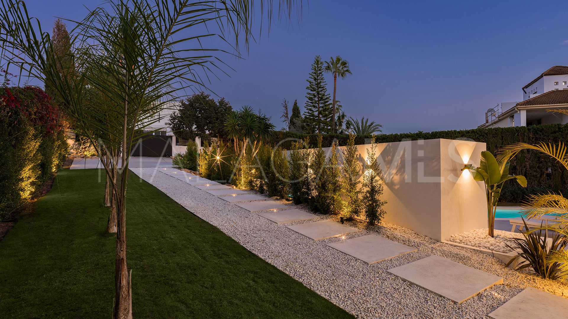 Villa for sale in Nueva Andalucia