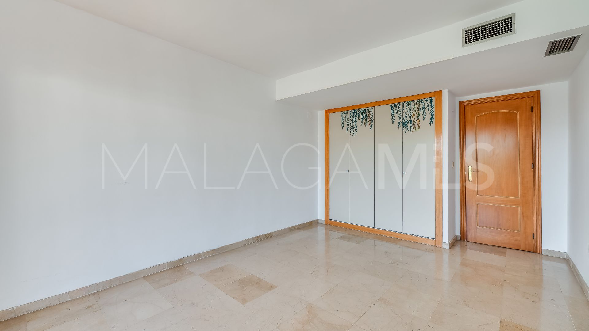 Duplex penthouse for sale in Campos de Guadalmina