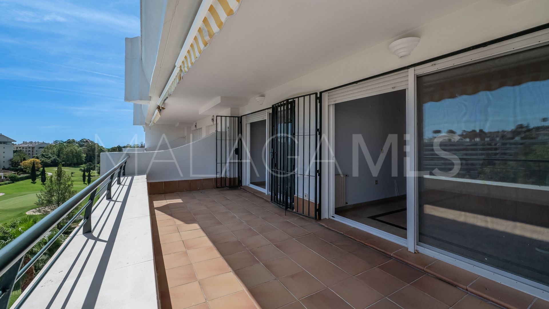 Duplex penthouse for sale in Campos de Guadalmina