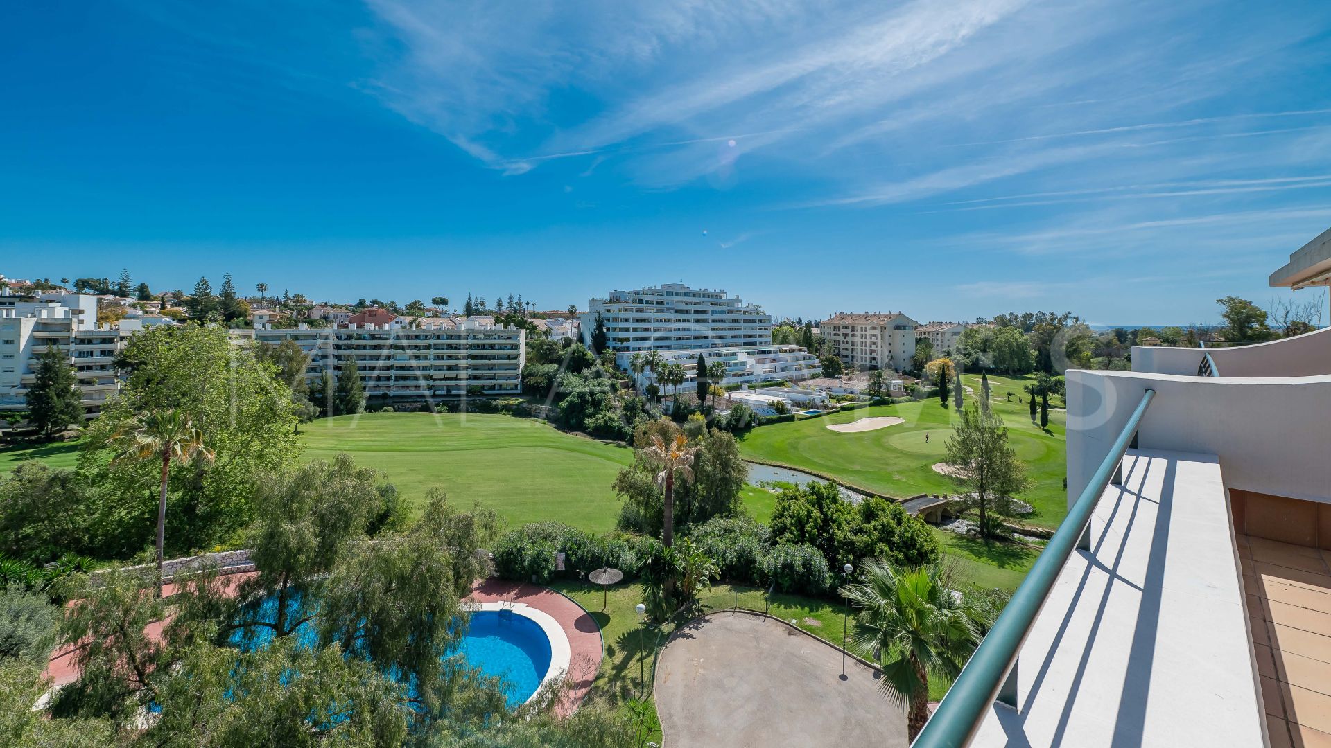 Duplex penthouse for sale in Campos de Guadalmina