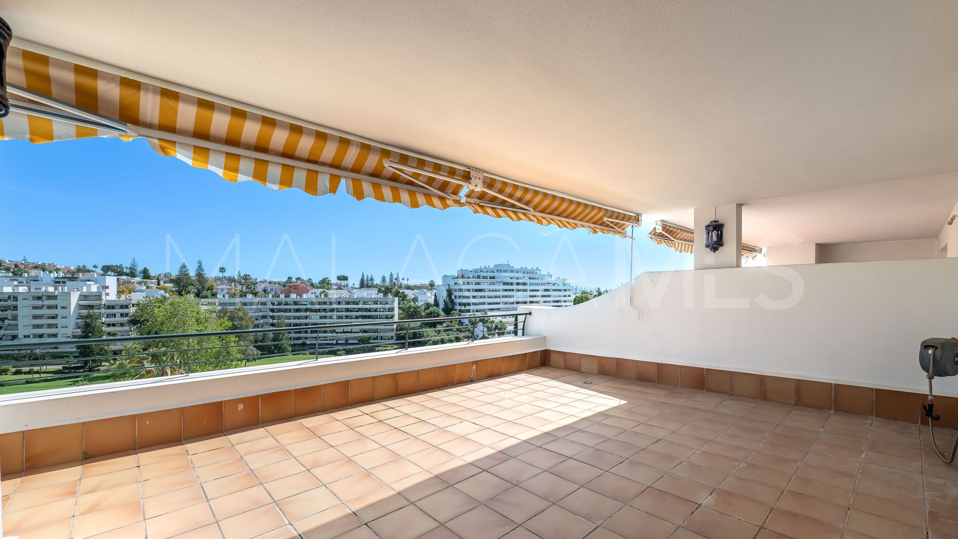 Duplex penthouse for sale in Campos de Guadalmina